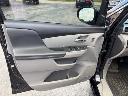 Used 2014 Honda Odyssey Touring Elite image 16