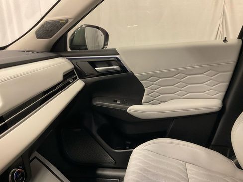 Used 2025 Mitsubishi Outlander AWD image 22