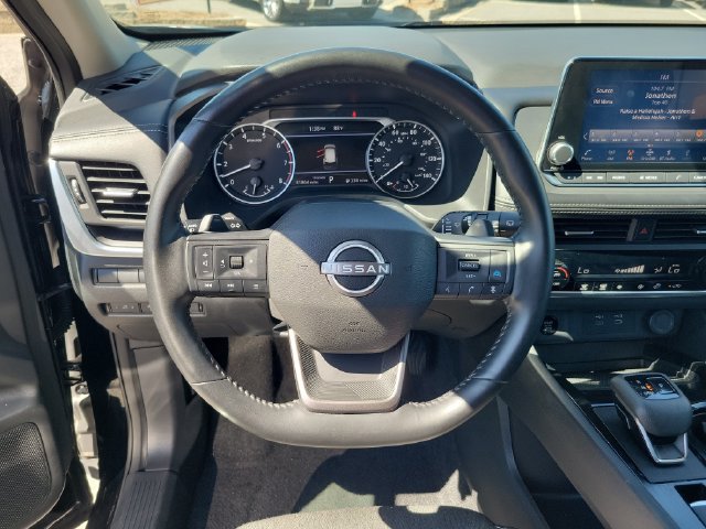 Used 2025 Nissan Rogue SV FWD image 27