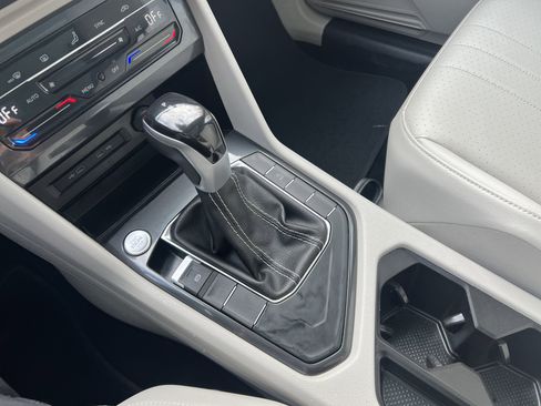 Certified 2023 Volkswagen Tiguan SE w/ Panoramic Sunroof Package image 24