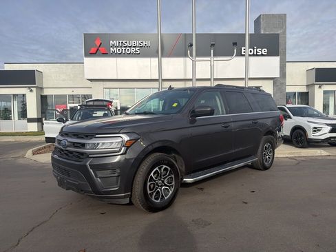Used 2023 Ford Expedition Max XLT image 1