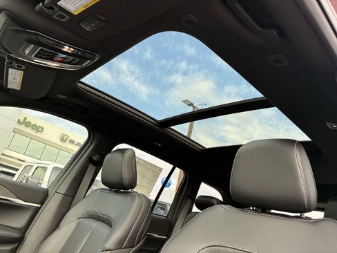 New 2025 Jeep Grand Cherokee Limited AWD/4WD image 28