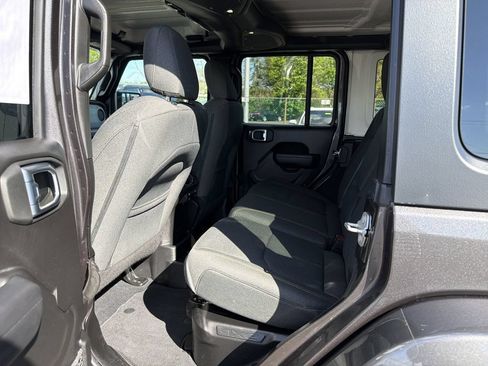 Used 2024 Jeep Wrangler Unlimited w/ Convenience Group AWD/4WD image 14