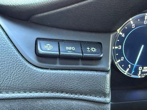 Used 2020 Cadillac Escalade Premium Luxury image 17