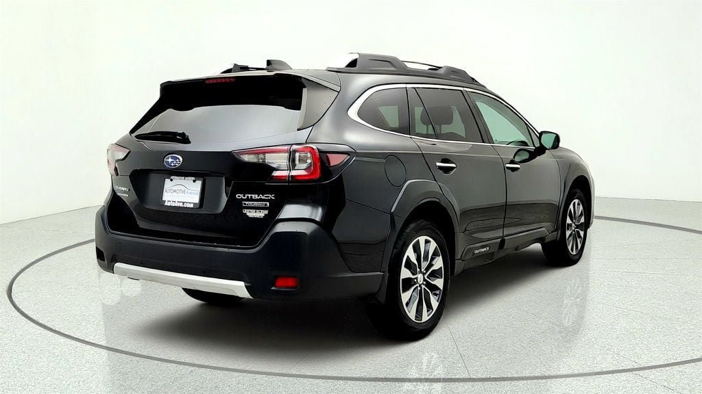 Used 2023 Subaru Outback Touring AWD/4WD image 5