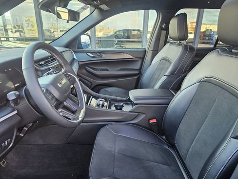 Used 2025 Jeep Grand Cherokee Altitude image 15