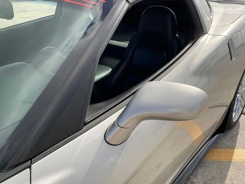 Used 2005 Chevrolet Corvette Coupe w/ Preferred Equipment Group RWD image 46