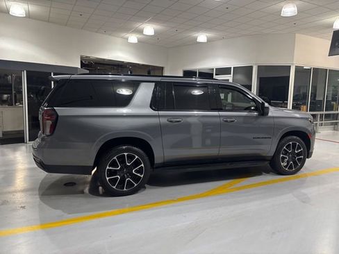Used 2021 Chevrolet Suburban RST AWD/4WD image 10