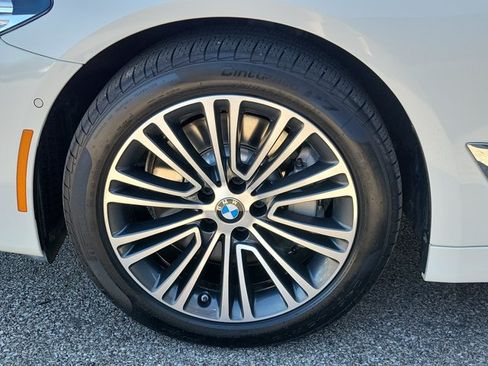 Used 2020 BMW 530i xDrive w/ Convenience Package AWD/4WD image 5