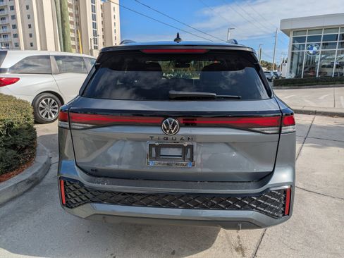 New 2026 Volkswagen Tiguan SE R-Line FWD image 5