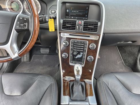 Used 2013 Volvo XC60 3.2 Premier Plus AWD/4WD image 22