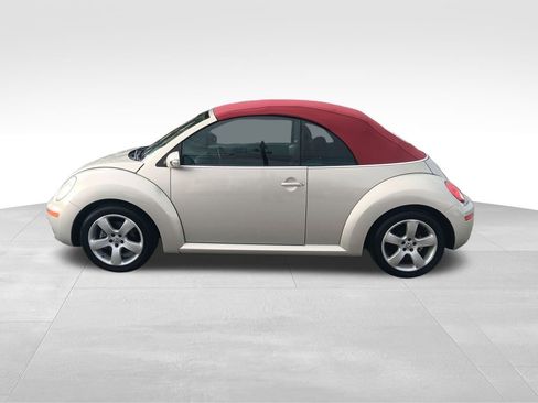 Used 2009 Volkswagen Beetle Blush image 2
