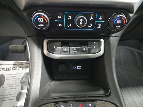 Used 2023 GMC Acadia SLT w/ Preferred Package image 29