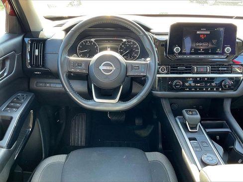 Used 2024 Nissan Pathfinder SV image 14