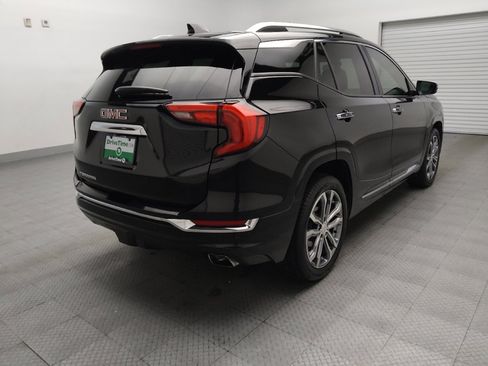 Used 2020 GMC Terrain Denali w/ Denali Premium Package FWD image 9