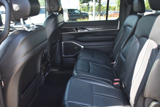 Used 2024 Jeep Wagoneer Series II w/ Flexible Seating Group AWD/4WD image 15