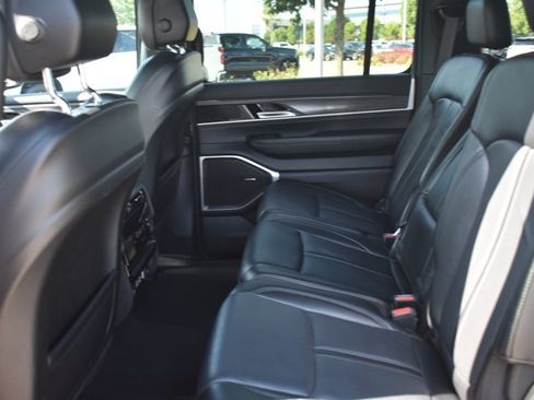 Used 2024 Jeep Wagoneer Series II w/ Flexible Seating Group AWD/4WD image 15