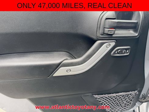 Used 2017 Jeep Wrangler Unlimited Sahara w/ Dual Top Group AWD/4WD image 18