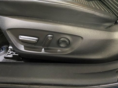 Used 2020 Toyota Camry SE image 14