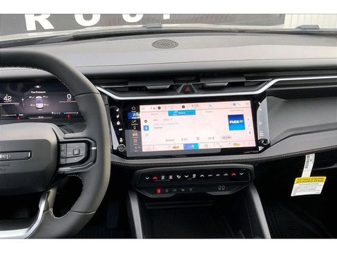 New 2026 Jeep Cherokee Overland w/ Trailer Tow Group image 8