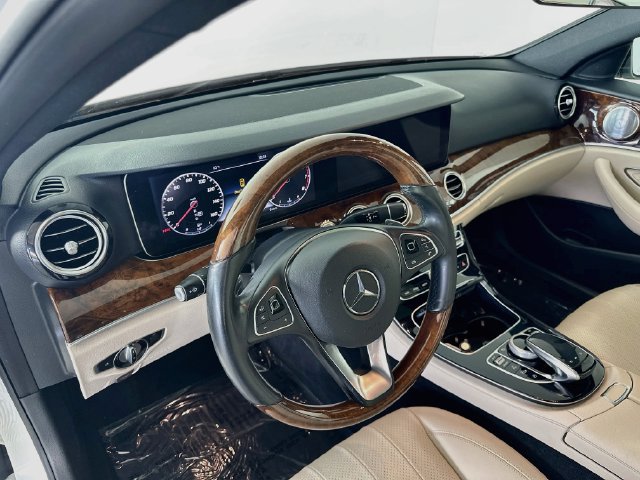 Used 2018 Mercedes-Benz E 300 4MATIC image 9