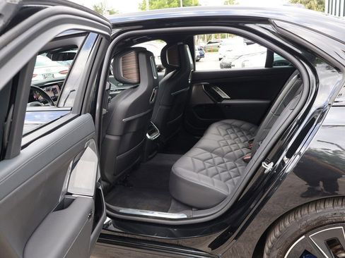 Used 2025 BMW 740i w/ Premium Package RWD image 39
