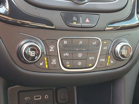 Used 2023 Chevrolet Equinox RS image 16