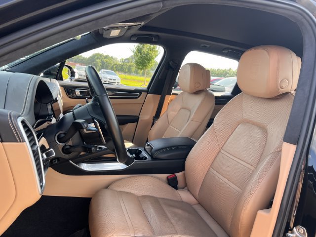 Used 2019 Porsche Cayenne Turbo AWD/4WD image 13