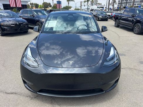 Used 2024 Tesla Model Y Performance AWD/4WD image 2