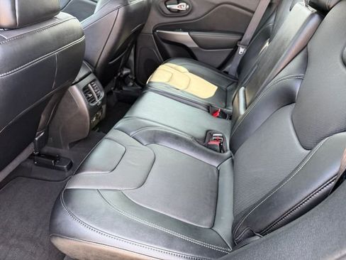 Used 2022 Jeep Cherokee Limited AWD/4WD image 11