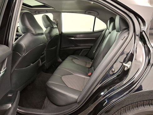 Used 2019 Toyota Camry SE image 19