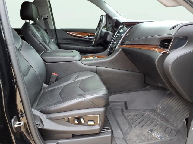 Used 2018 Cadillac Escalade Premium Luxury AWD/4WD image 25