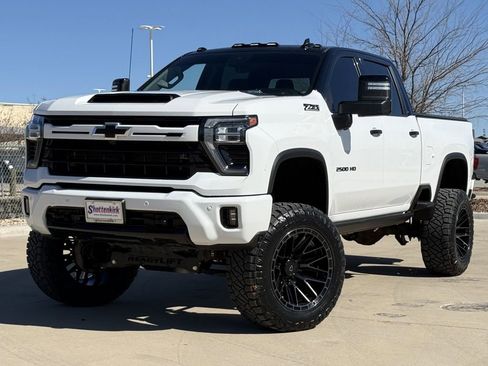 Used 2024 Chevrolet Silverado 2500 LTZ w/ LTZ Plus Package AWD/4WD image 2