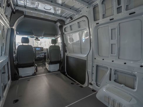 Used 2025 Mercedes-Benz Sprinter 2500 image 28