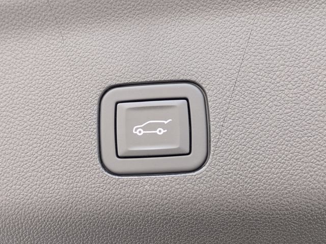 Used 2023 GMC Yukon Denali Ultimate AWD/4WD image 16