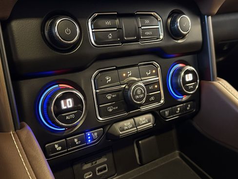 Used 2021 Chevrolet Tahoe High Country image 18