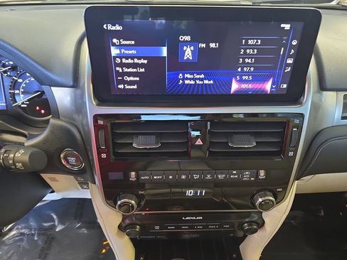 Used 2023 Lexus GX 460 Premium w/ Accessory Package AWD/4WD image 25
