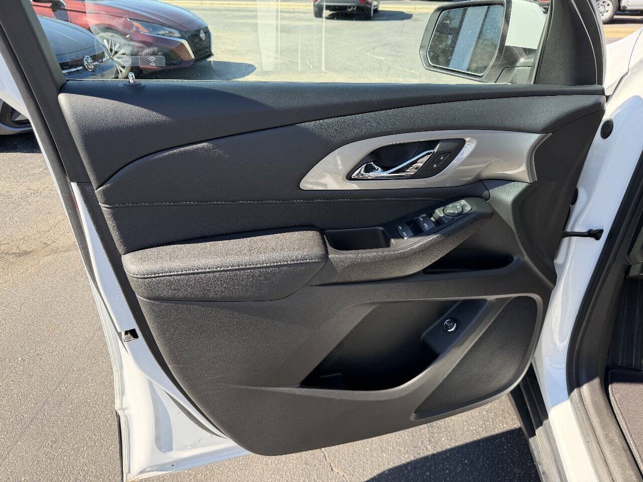 Used 2022 Chevrolet Traverse LT FWD image 12
