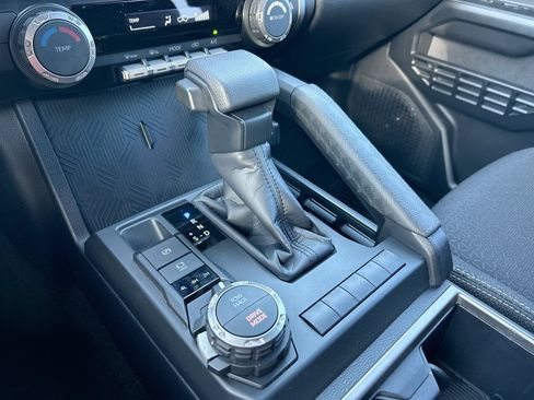 Certified 2025 Toyota 4Runner SR5 AWD/4WD image 26