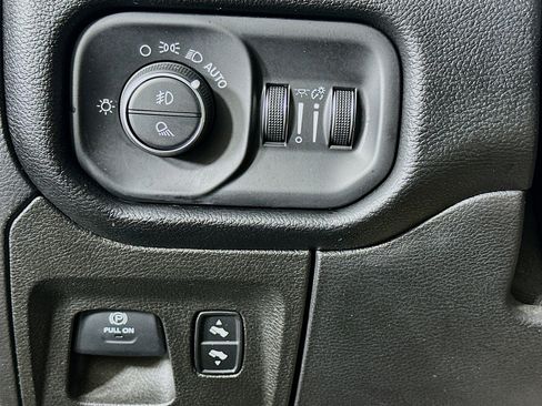 Used 2019 RAM 1500 Big Horn AWD/4WD image 17