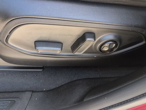 Used 2023 Jeep Grand Cherokee Laredo RWD image 9