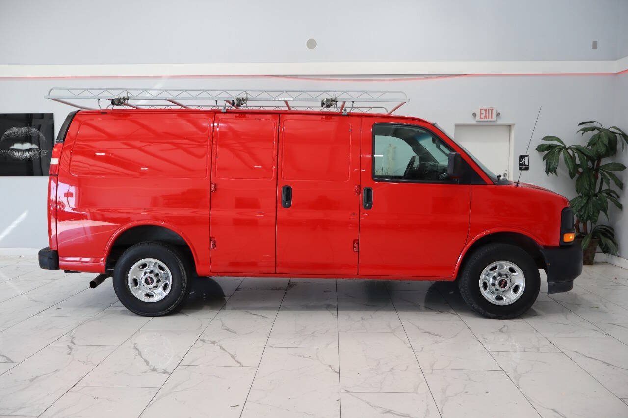 Used 2017 GMC Savana 3500 RWD image 2