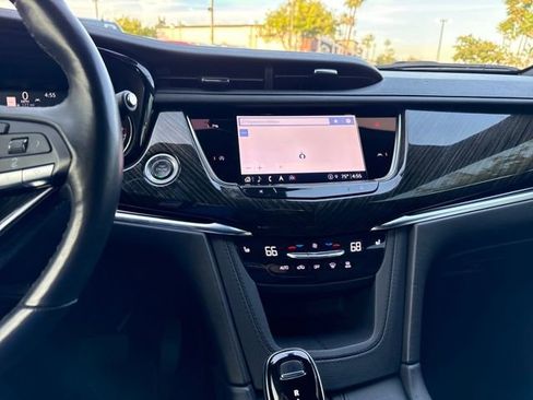 Used 2022 Cadillac XT6 Premium Luxury image 17