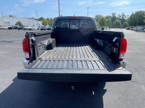Used 2017 Toyota Tacoma SR5 w/ Tow Package AWD/4WD image 11