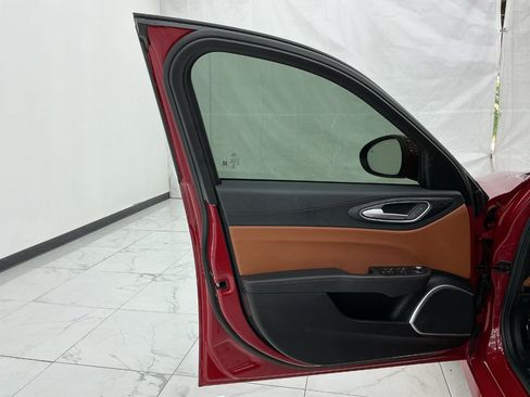 Used 2019 Alfa Romeo Giulia RWD image 18