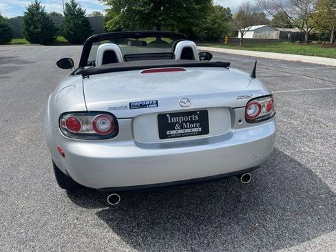 Used 2006 MAZDA MX-5 Miata Sport image 16