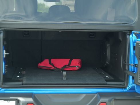 New 2026 Jeep Wrangler Unlimited Sahara AWD/4WD image 16