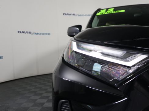 Used 2025 Toyota RAV4 LE AWD/4WD image 3