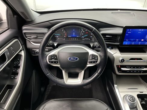Used 2022 Ford Explorer XLT w/ Equipment Group 202A image 16