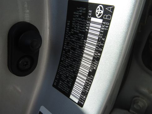 Used 2015 Toyota Corolla LE image 6